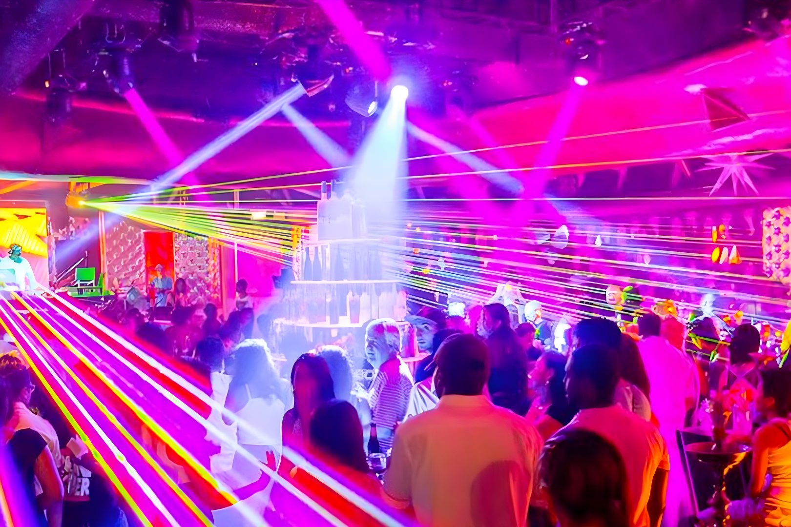808 Night Club, a night club in Pattaya, Thailand — photo 2