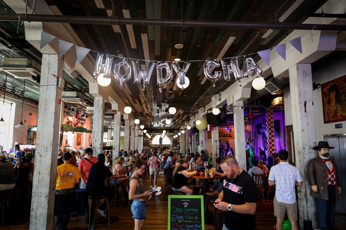 Acme Feed & Seed, a bar in Nashville, USA — photo 2