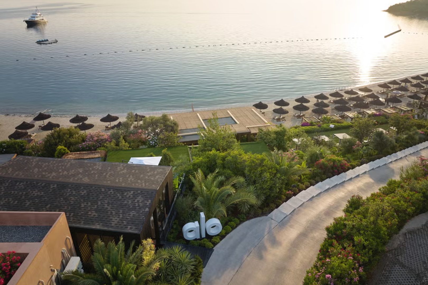 Alo Beach Club, a beach club in Bodrum, Turkey — photo 4