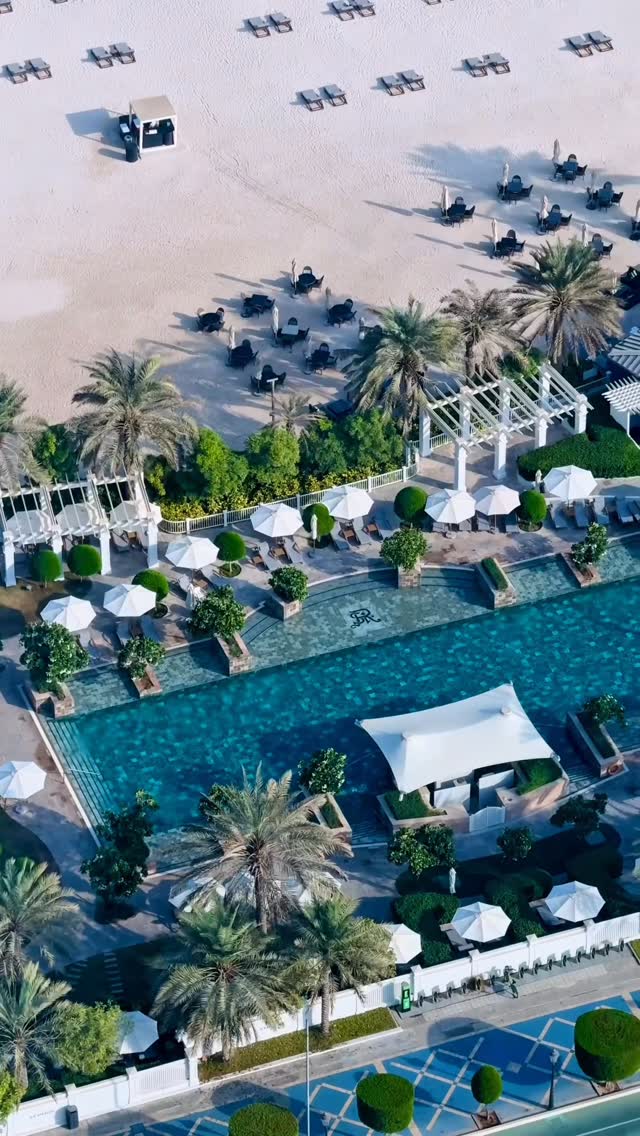 Video 5 from Azura Panoramic Lounge