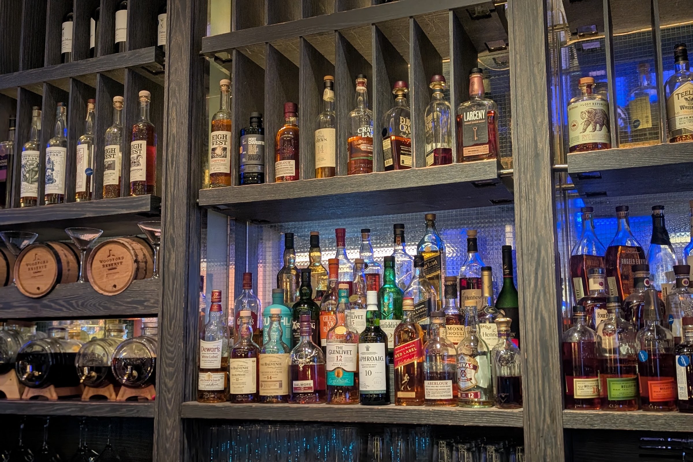 Bank & Bourbon, a bar in Philadelphia, USA — photo 3