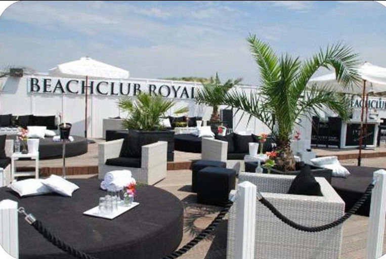 Beachclub Royal, a beach club in Rotterdam, Netherlands
