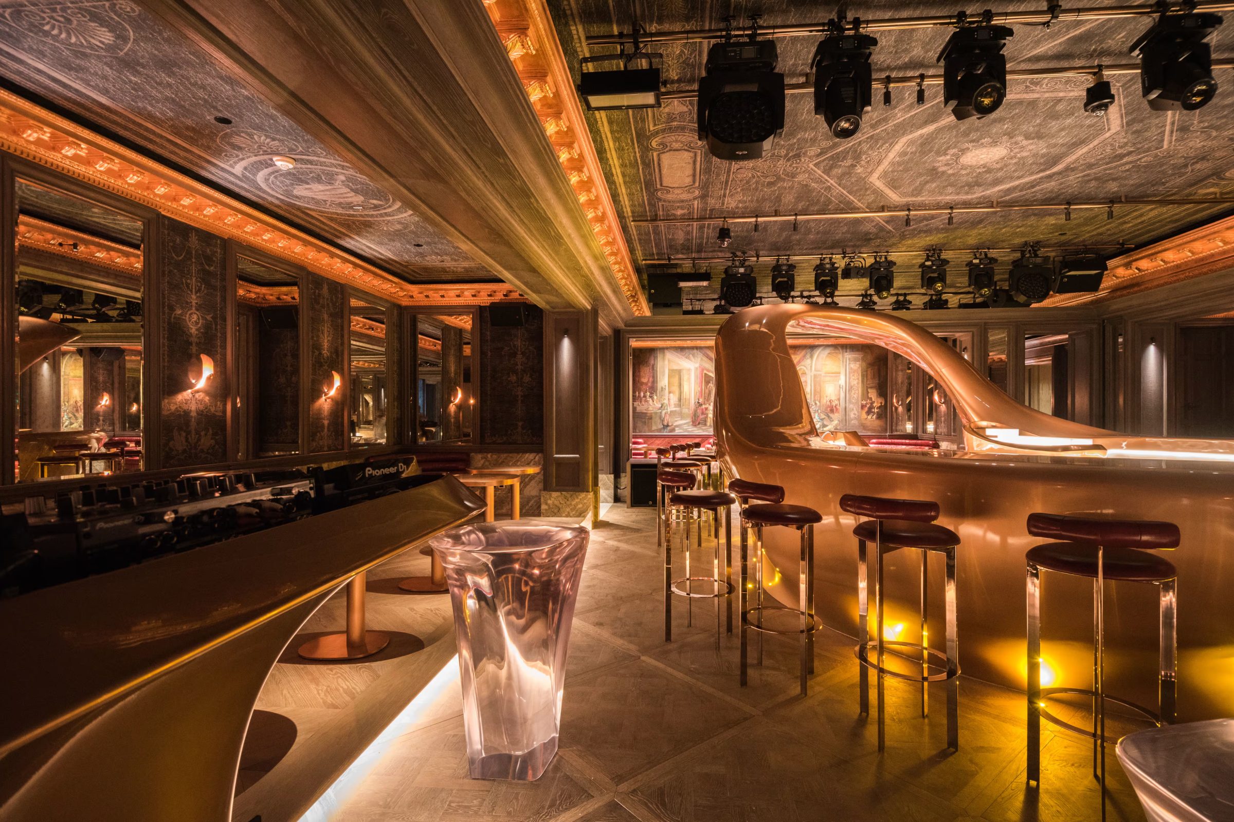 Bling at FIVE Palm, a night club in Dubai, UAE — photo 3