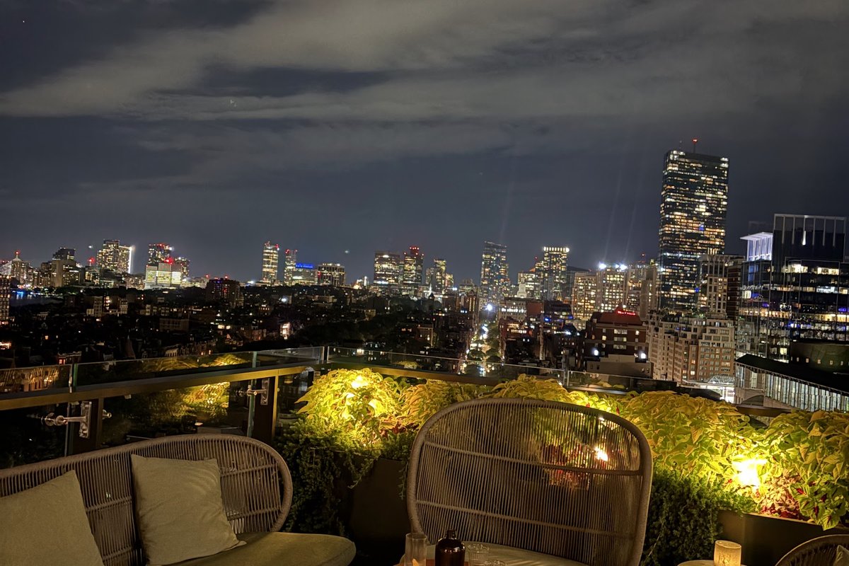 Bubble Bath Back Bay, a rooftop in Boston, USA — photo 1
