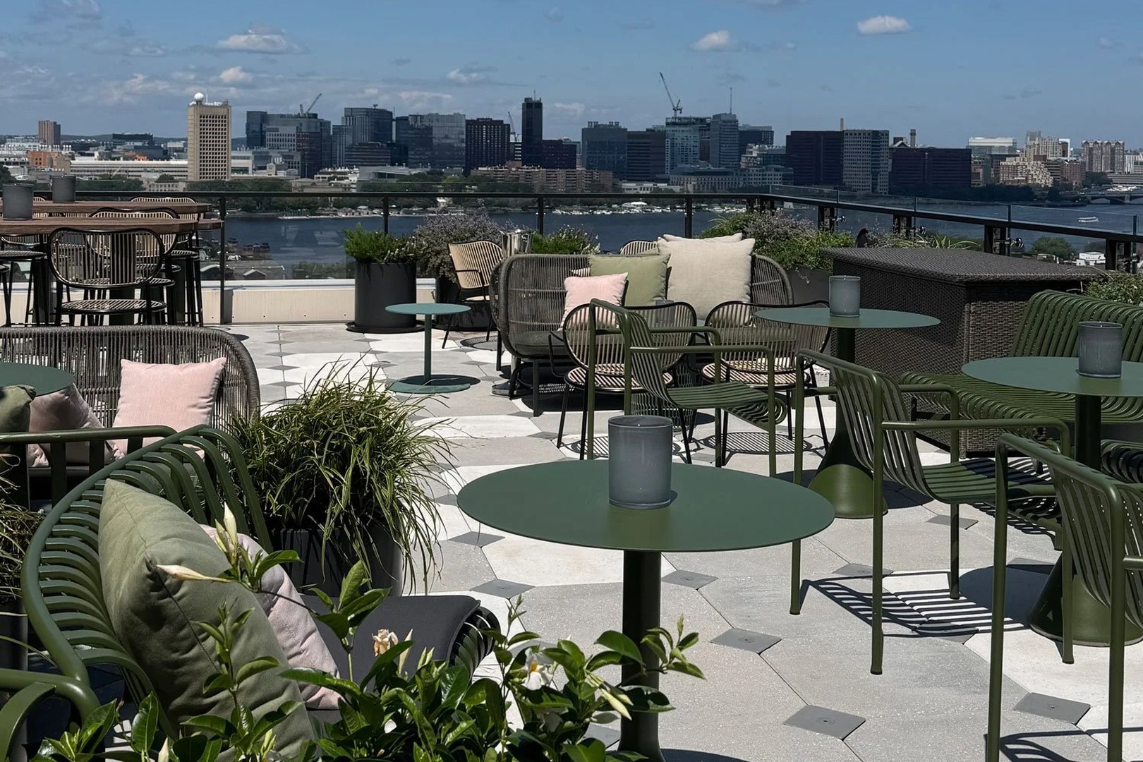 Bubble Bath Back Bay, a rooftop in Boston, USA — photo 4