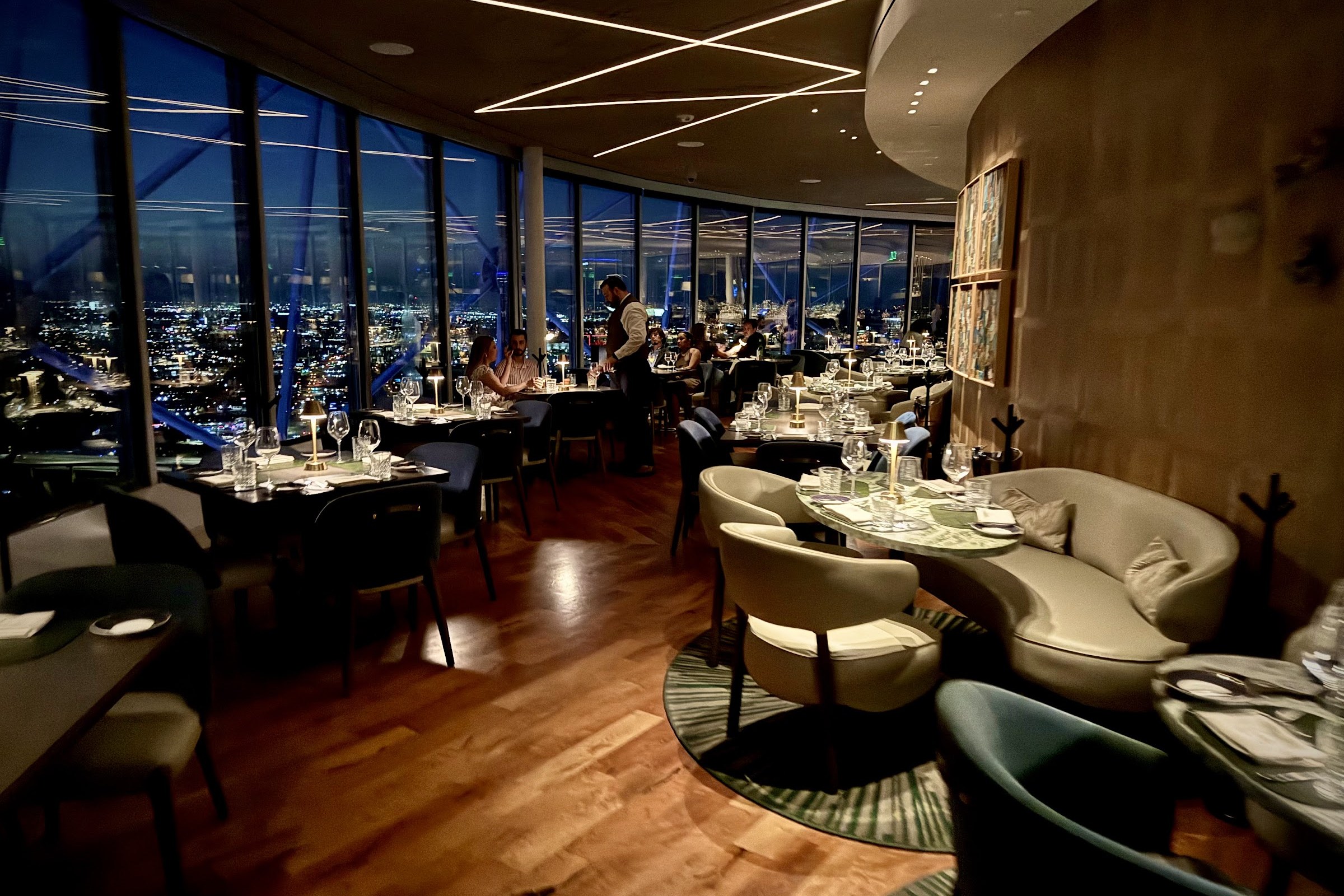 Crown Block, a restaurant in Dallas, USA — photo 2