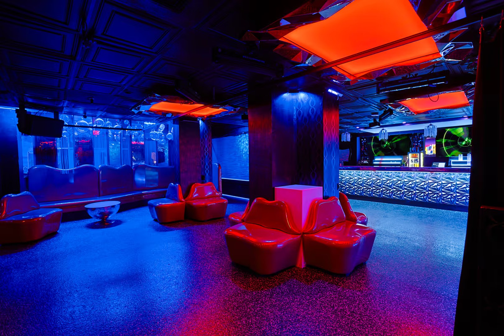 Crown, a night club in Boston, USA — photo 3