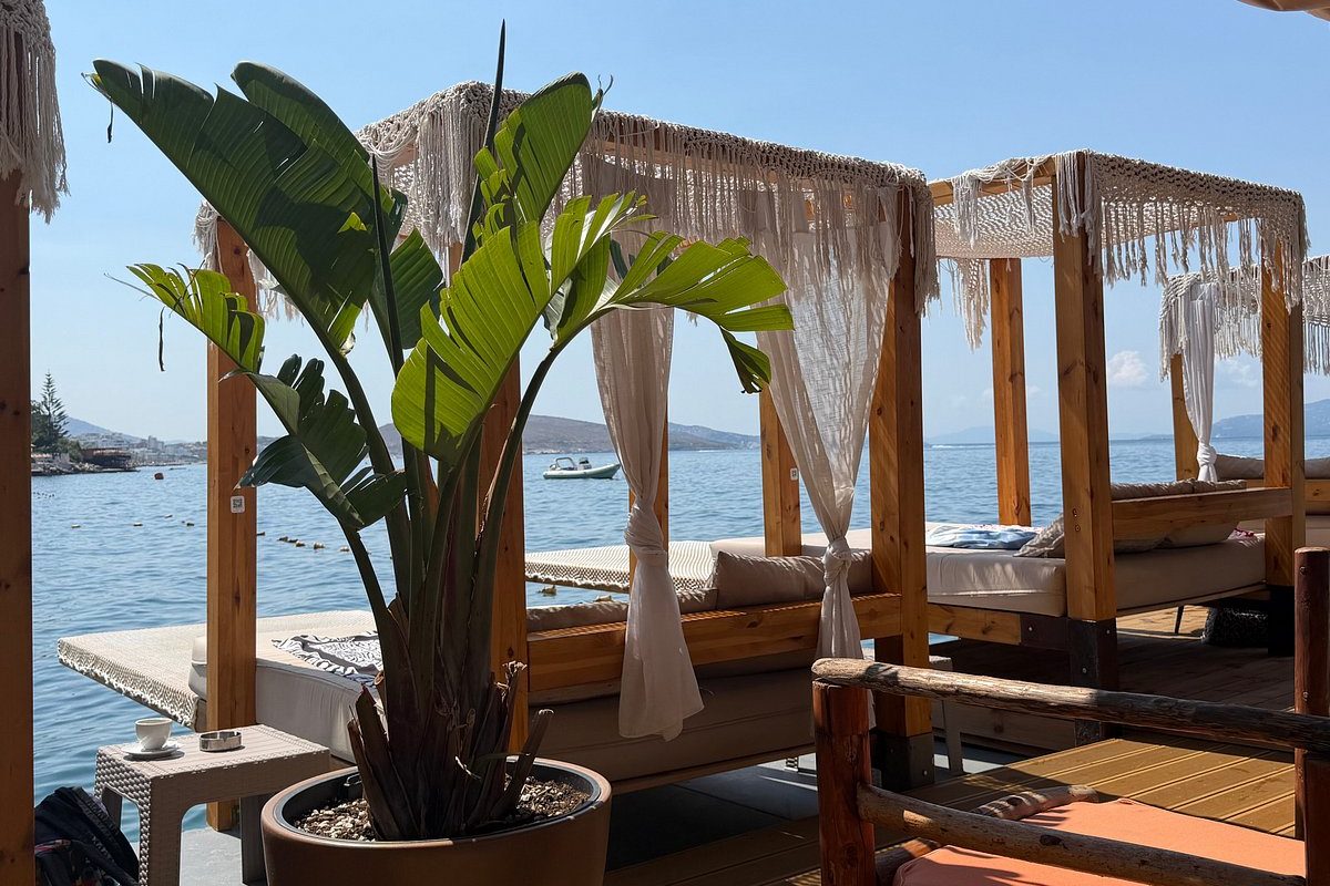 Crystal Island, a bar in Sarandë, Albania — photo 1