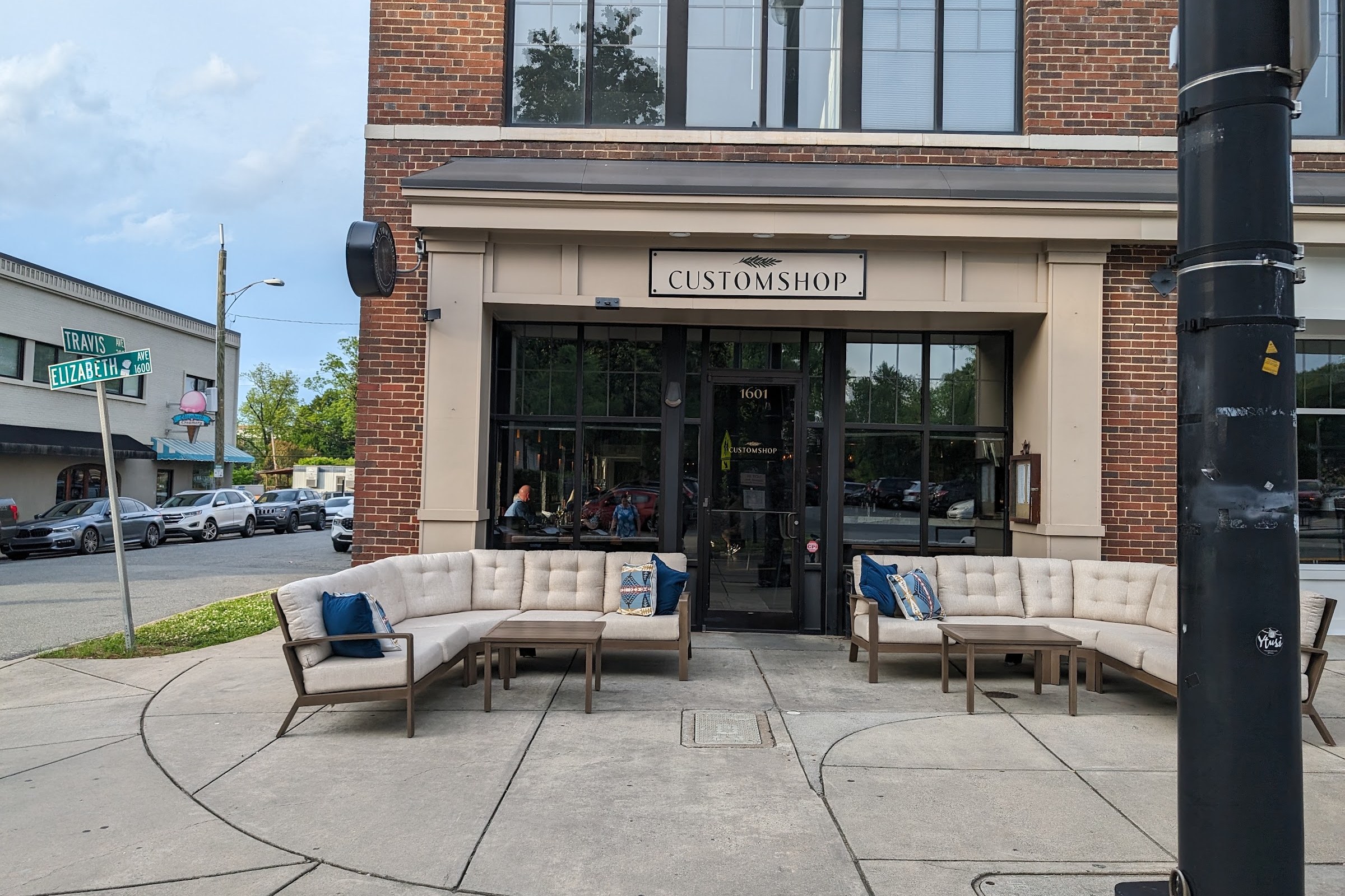 Customshop, a restaurant in Charlotte, USA — photo 2