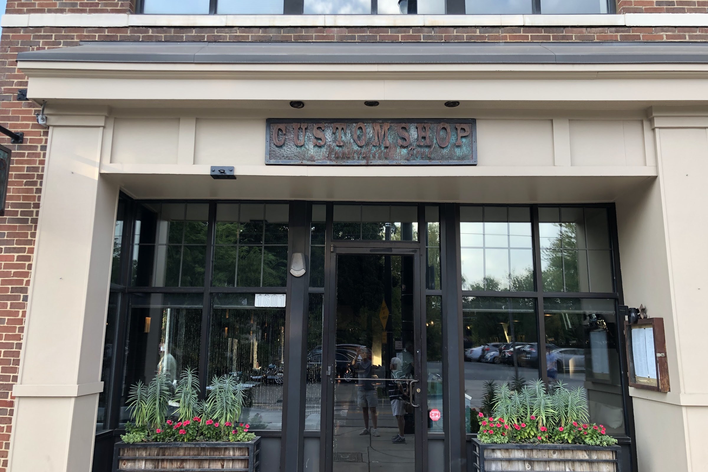 Customshop, a restaurant in Charlotte, USA — photo 3