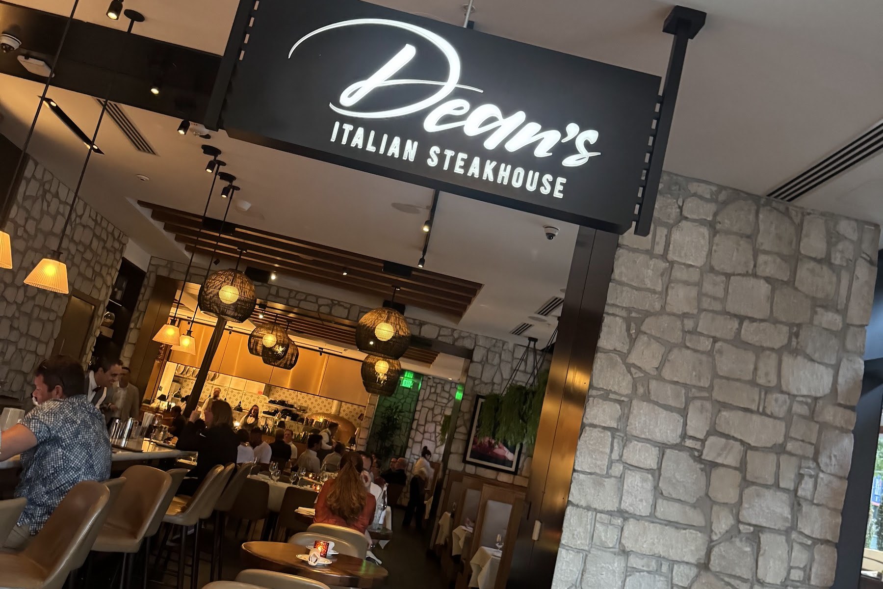 Dean's Italian Steakhouse, a restaurant in Charlotte, USA — photo 3