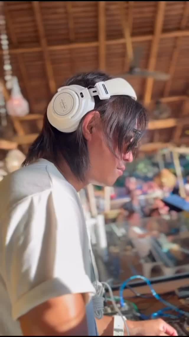 Video 3 from Dinibeach Bar