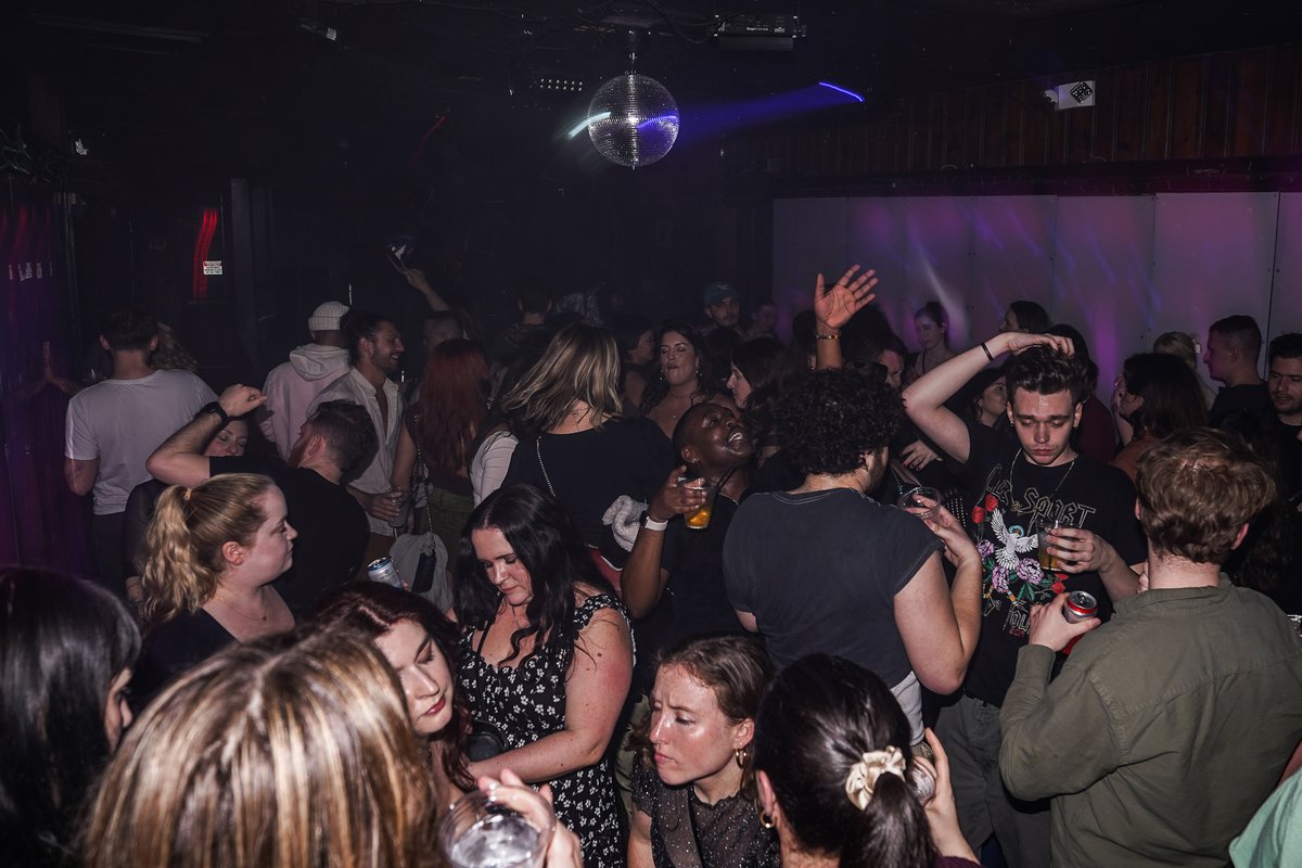 Dolphin Tavern, a night club in Philadelphia, USA — photo 4