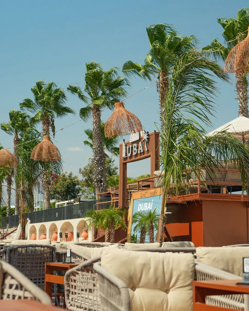 Dubai Beach Lounge, a restaurant in Antalya, Turkey