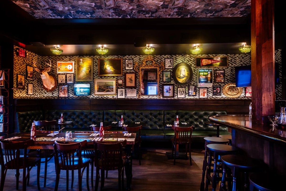 Eebee's Corner Bar, a bar in Washington, D.C., USA — photo 2