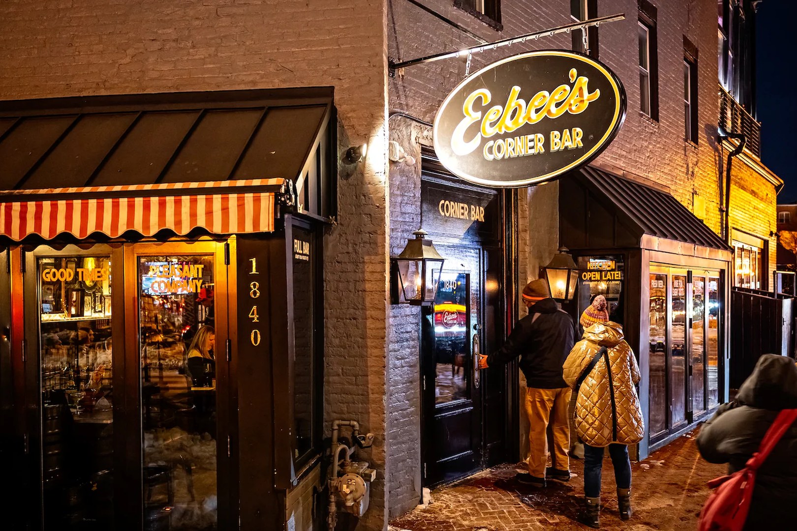 Eebee's Corner Bar, a bar in Washington, D.C., USA — photo 3