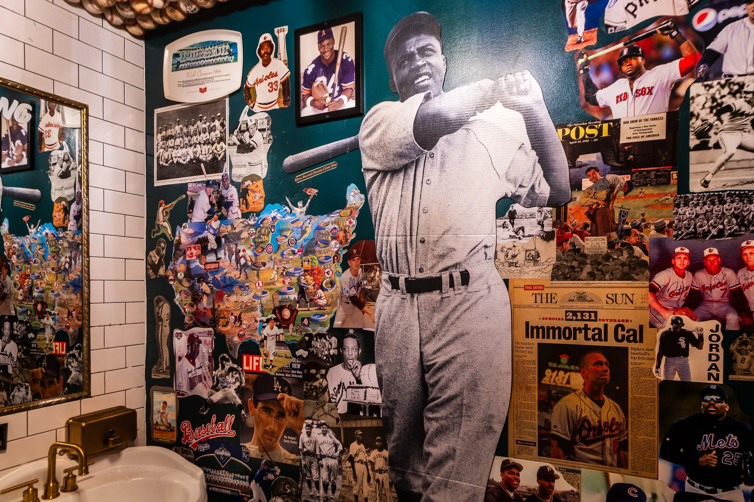 Eebee's Corner Bar, a bar in Washington, D.C., USA — photo 4