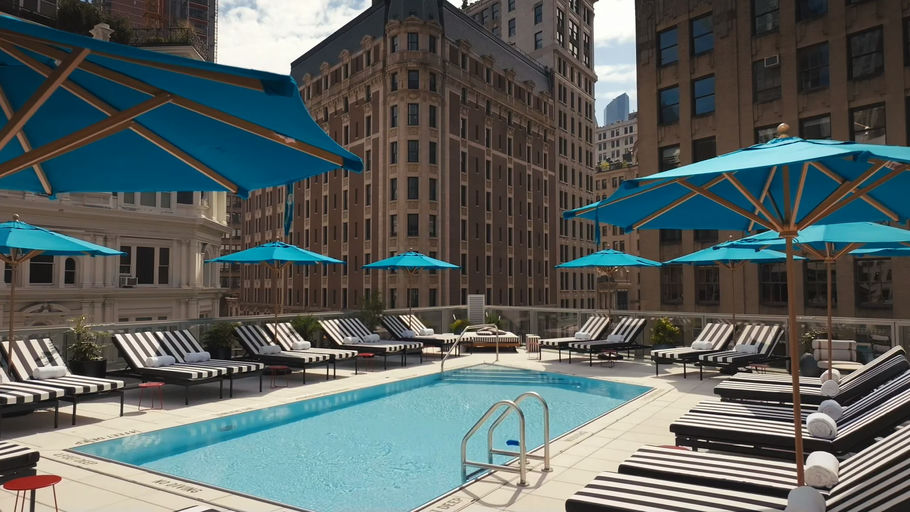 Everdene Bar & Pool Club, a restaurant in New York, USA