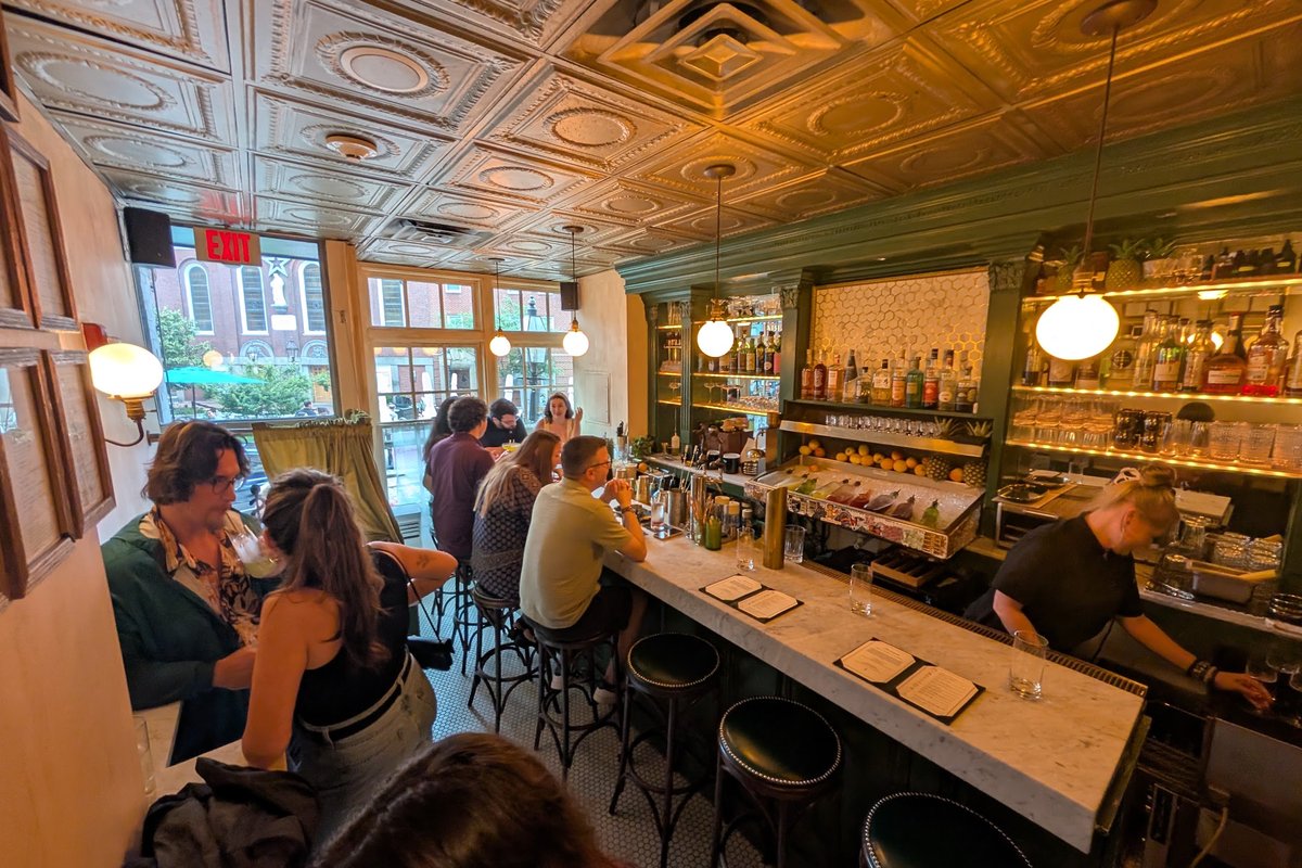 Farmacia, a bar in Boston, USA — photo 1