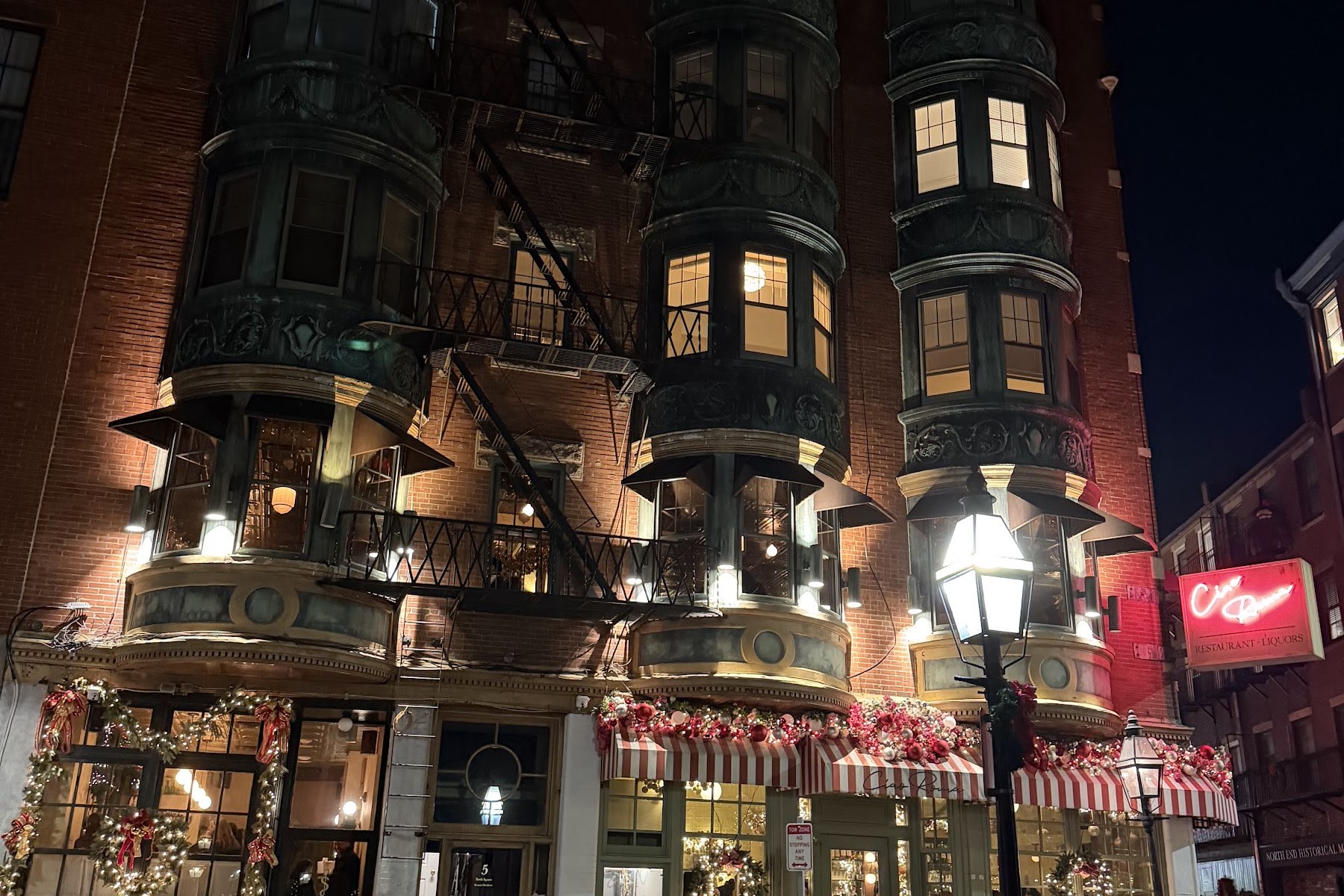 Farmacia, a bar in Boston, USA — photo 3