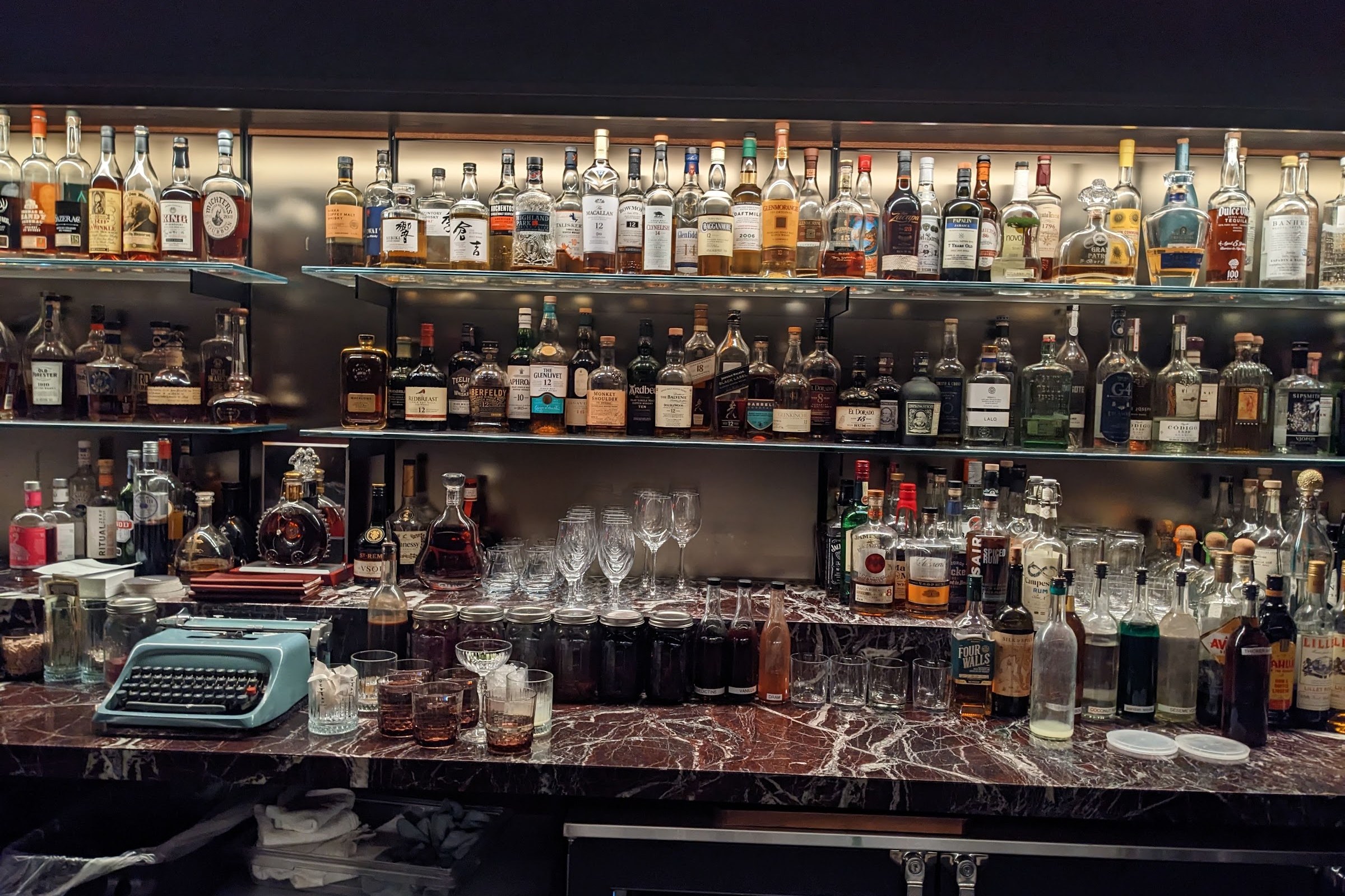 Four Walls, a bar in Nashville, USA — photo 5