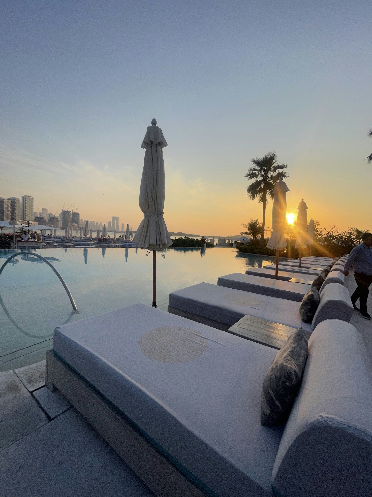 Gallery 7/40, a beach club in Dubai, UAE — photo 4