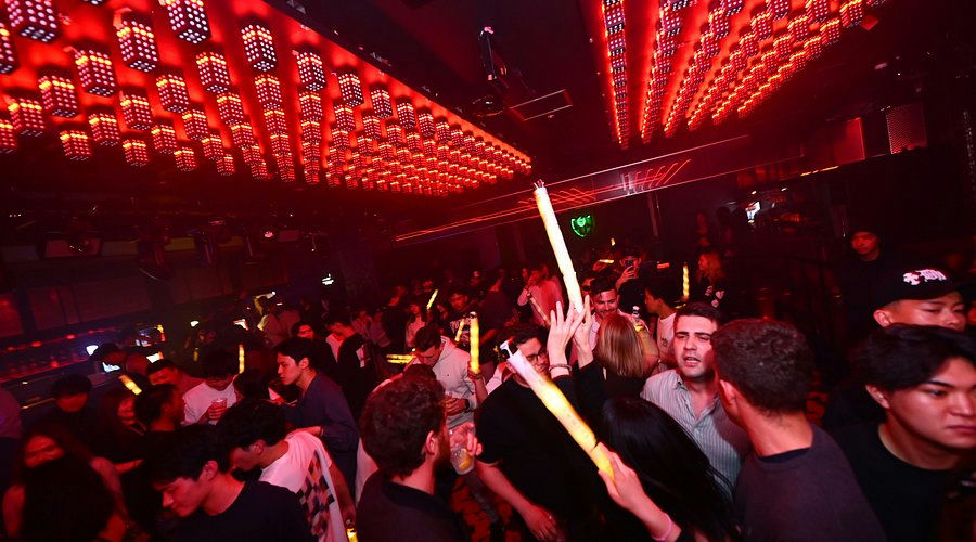 GIRAFFE Japan, a night club in Osaka, Japan