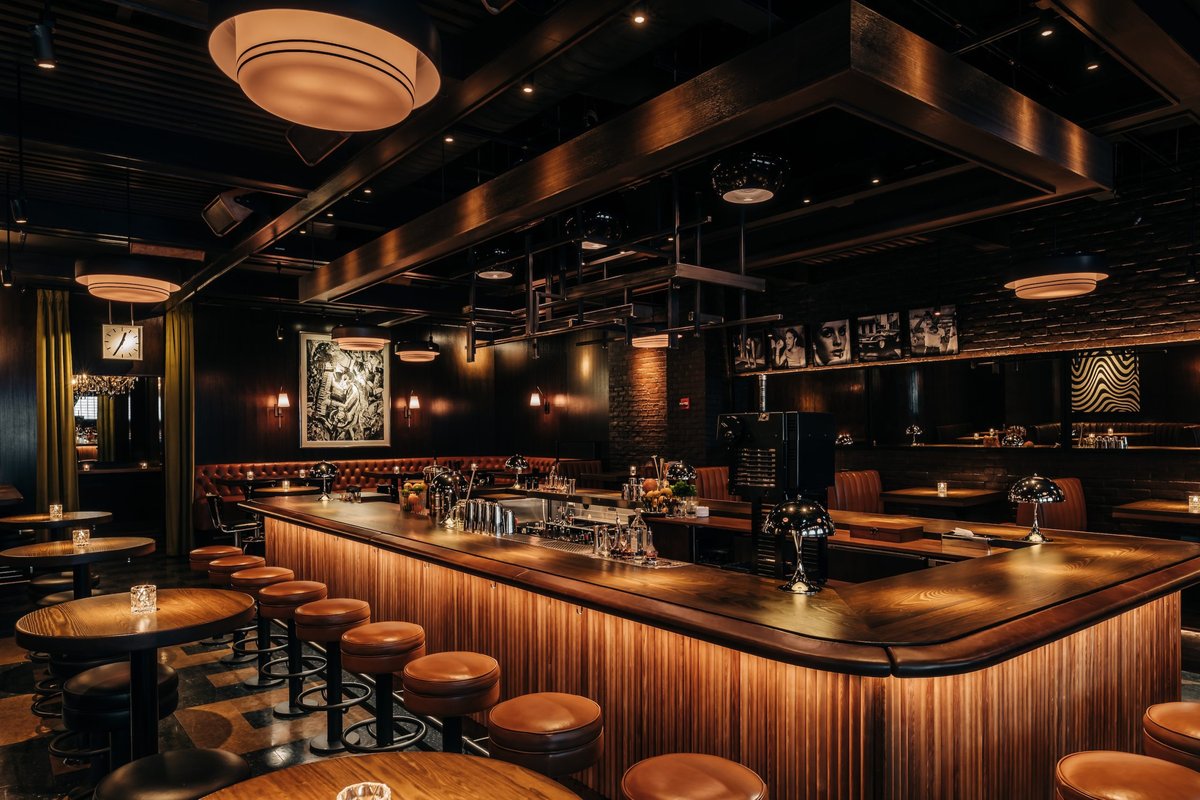 Gus' Sip & Dip, a bar in Chicago, USA — photo 1