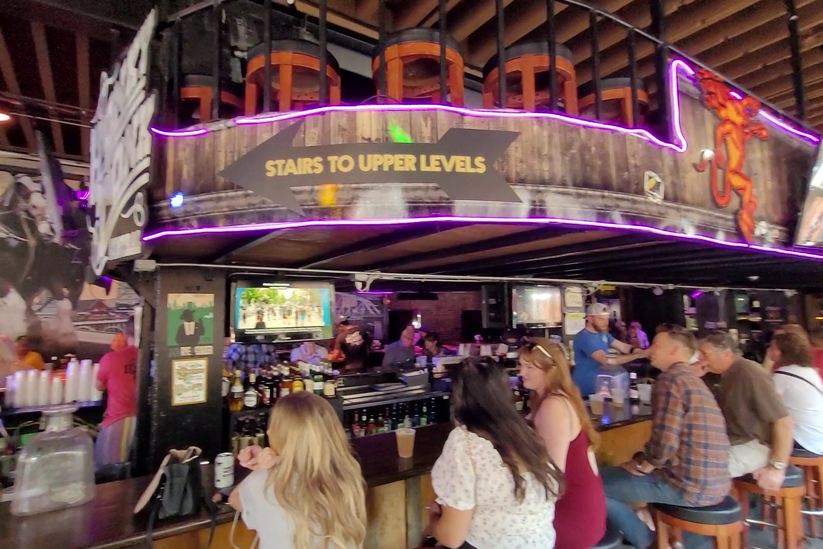 Honky Tonk Central, a bar in Nashville, USA — photo 5