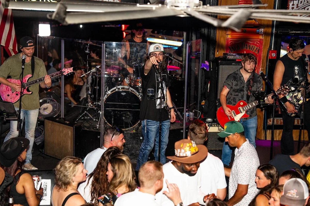 Honky Tonk Central, a bar in Nashville, USA — photo 3