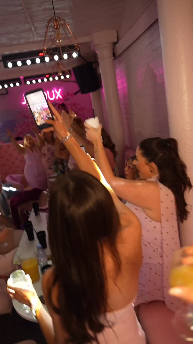 Video 6 from Jaloux