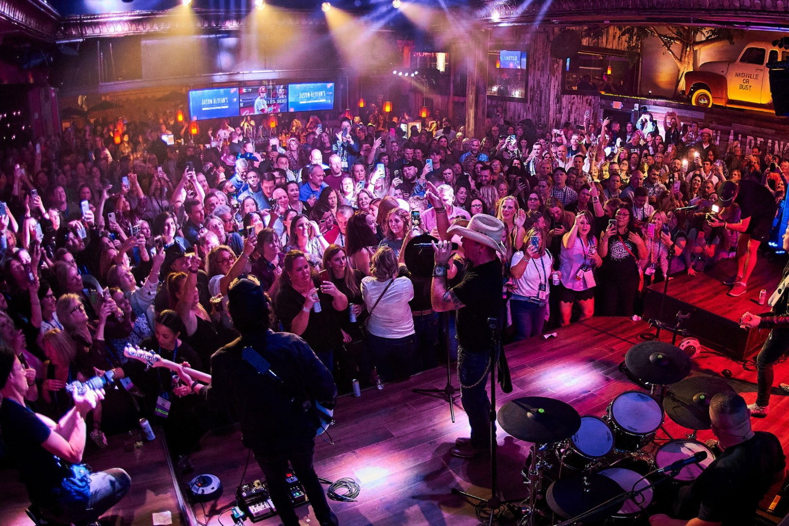 Jason Aldean's Kitchen + Rooftop Bar, a bar in Nashville, USA — photo 3