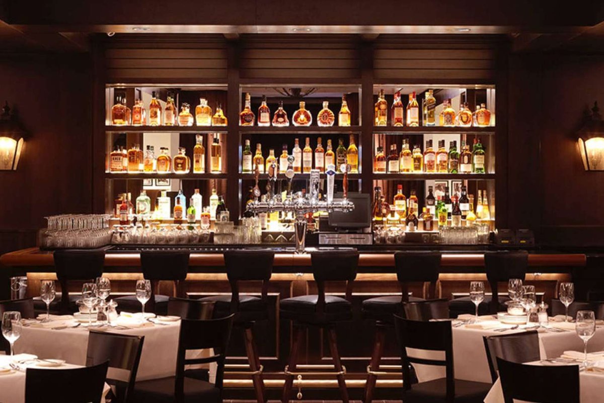 Joe's Seafood, Prime Steak & Stone Crab, a restaurant in Chicago, USA — photo 1