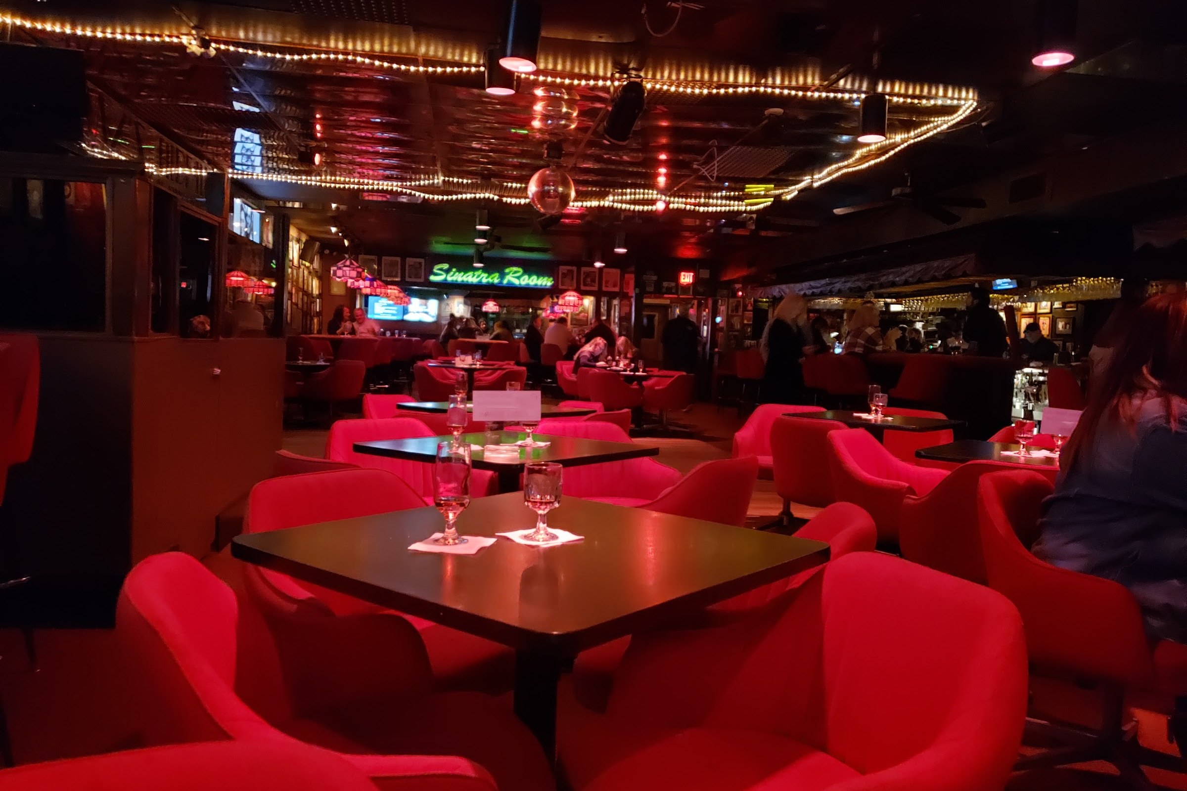 Johnny's Hideaway, a night club in Atlanta, USA — photo 4