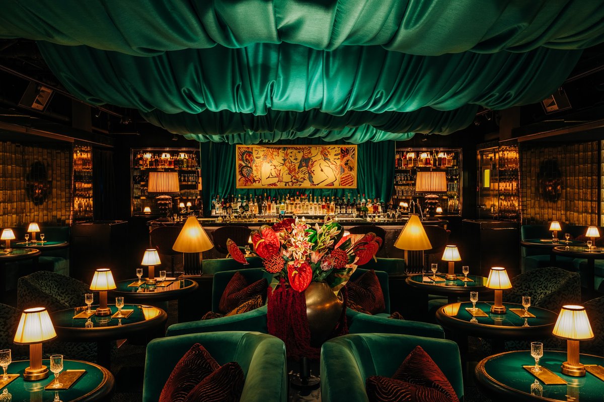 Kitty's Cosmopolitan Club, a lounge in Chicago, USA — photo 1