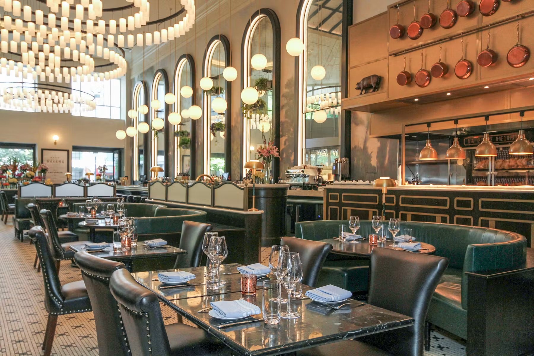 La Belle Hélène, a restaurant in Charlotte, USA — photo 3