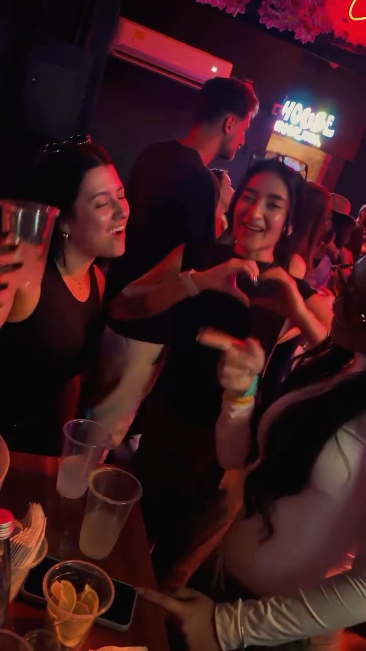 Video 8 from La House