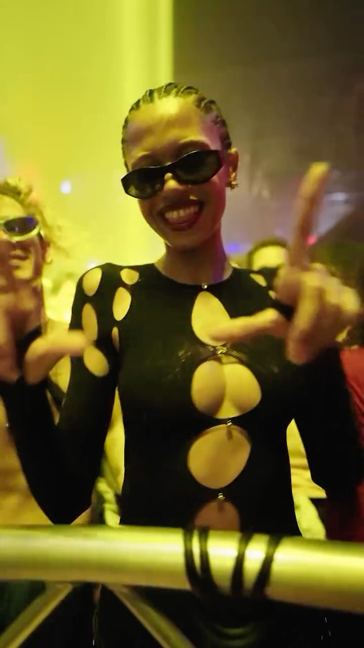 Video 6 from La Machine du Moulin Rouge