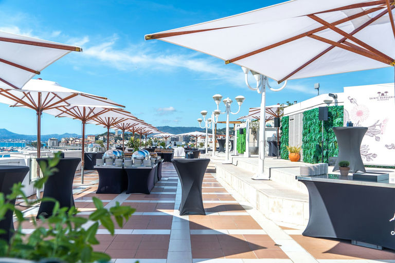 Le Panorama Rooftop, a bar in Cannes, France