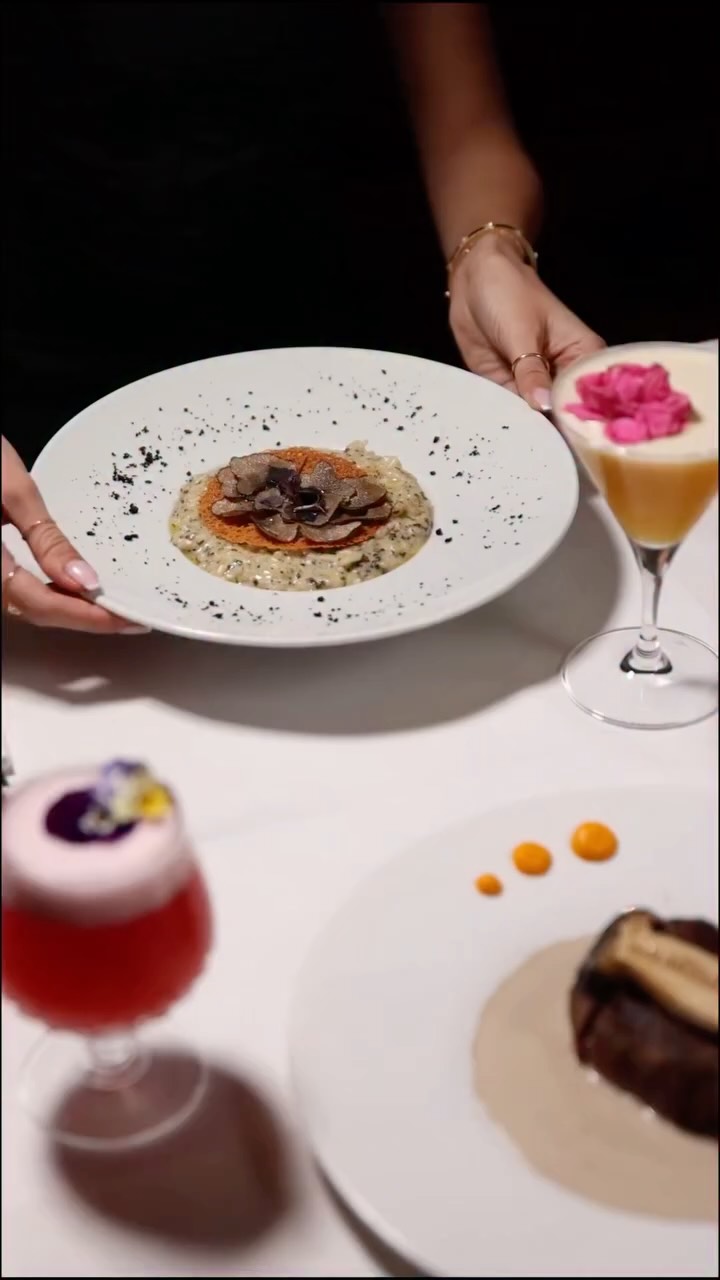 Video 7 from Le Speakeasy  