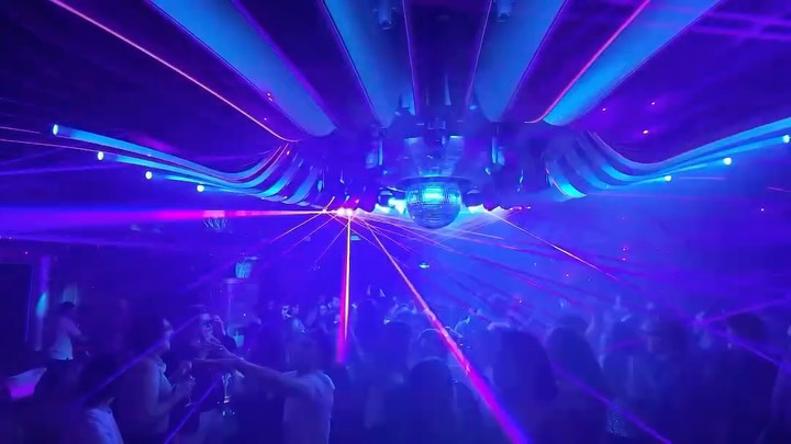 Video 8 from Les Caves du Roy