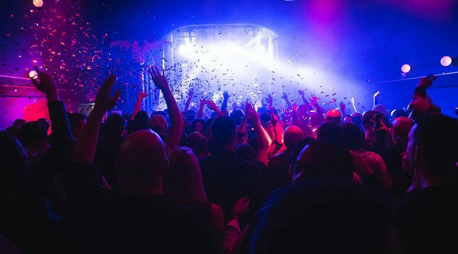 Les Étoiles, a night club in Paris, France