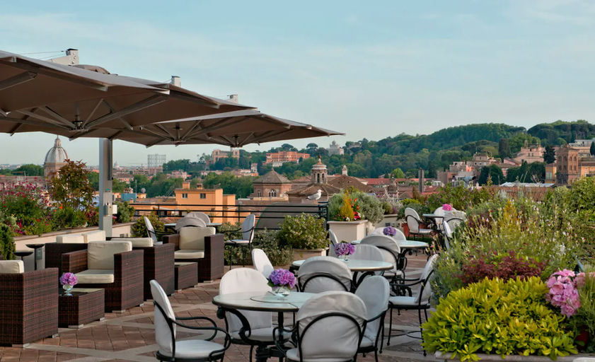 Les Étoiles Rooftop Bar, a restaurant in Rome, Italy