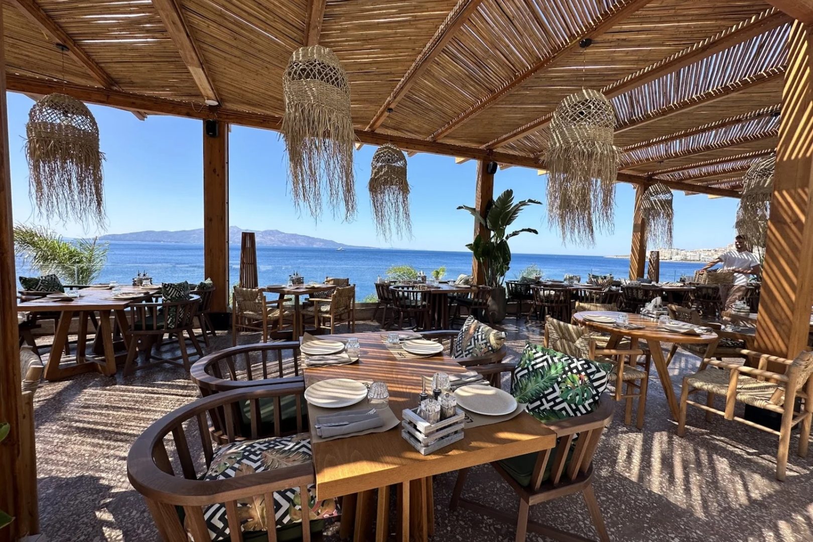 Lost Seaside, a restaurant in Sarandë, Albania — photo 4