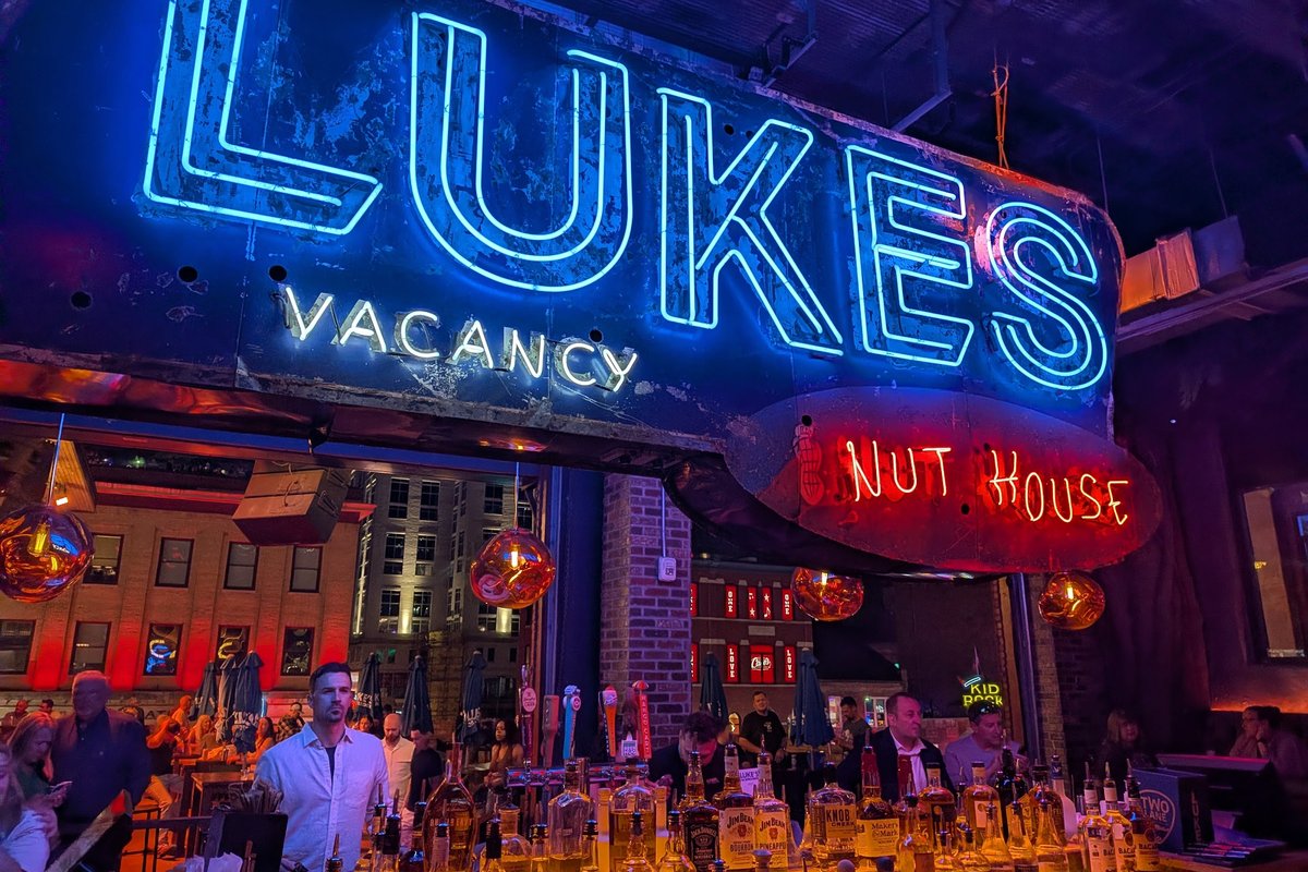 Luke's 32 Bridge, a bar in Nashville, USA — photo 2