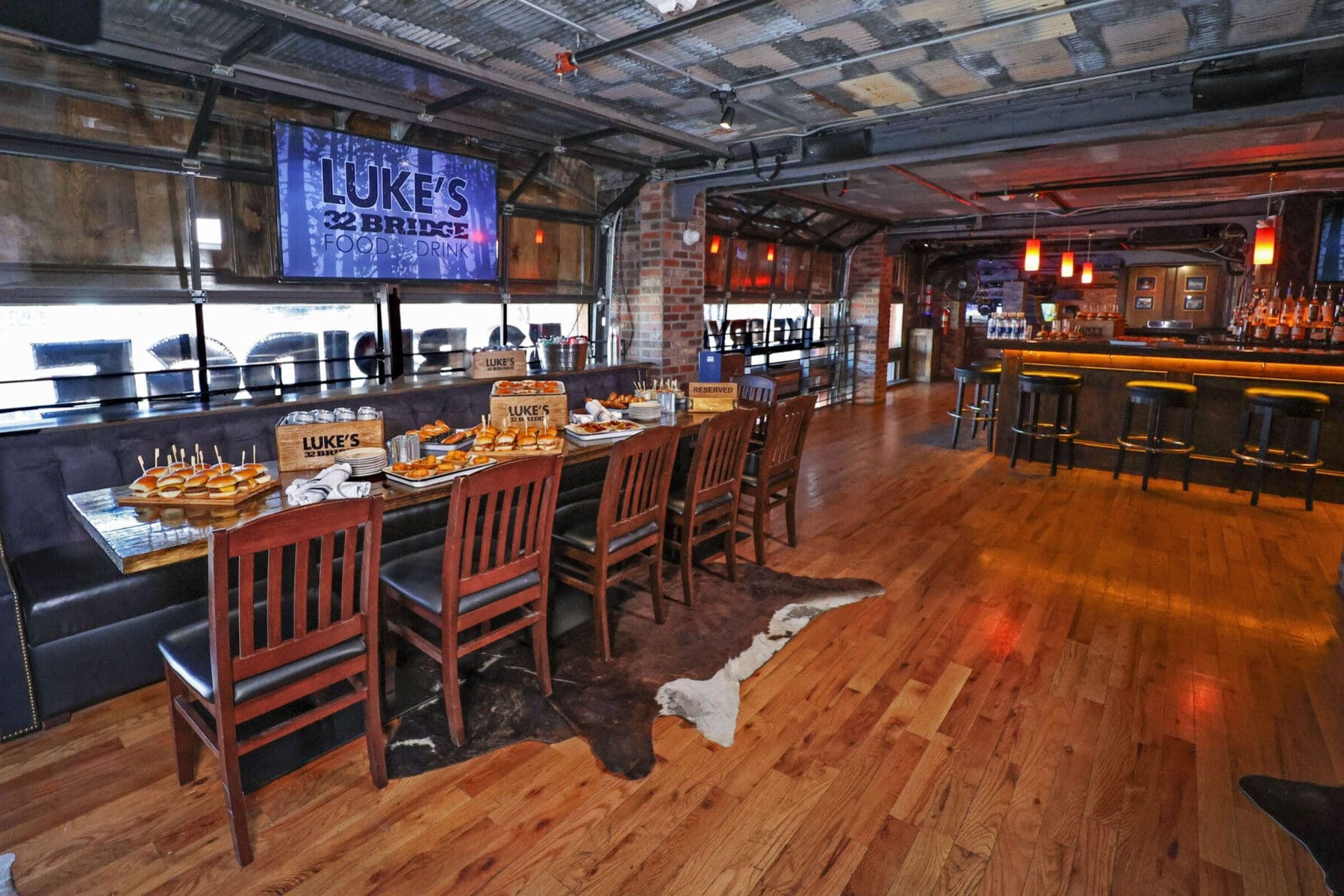 Luke's 32 Bridge, a bar in Nashville, USA — photo 4