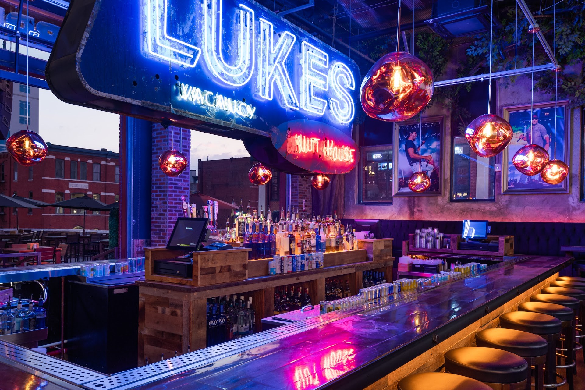 Luke's 32 Bridge, a bar in Nashville, USA — photo 3