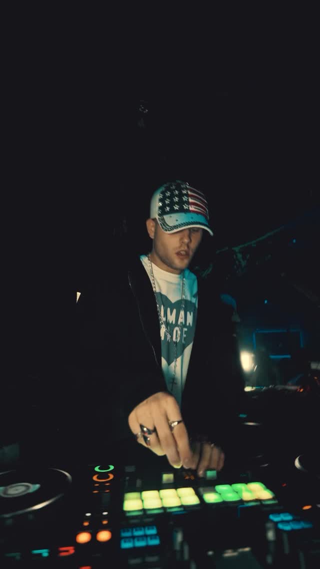 Video 7 from M1 Lounge