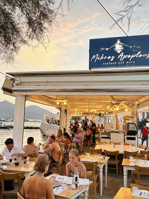 Mikros Apoplous, a restaurant in Milos, Greece
