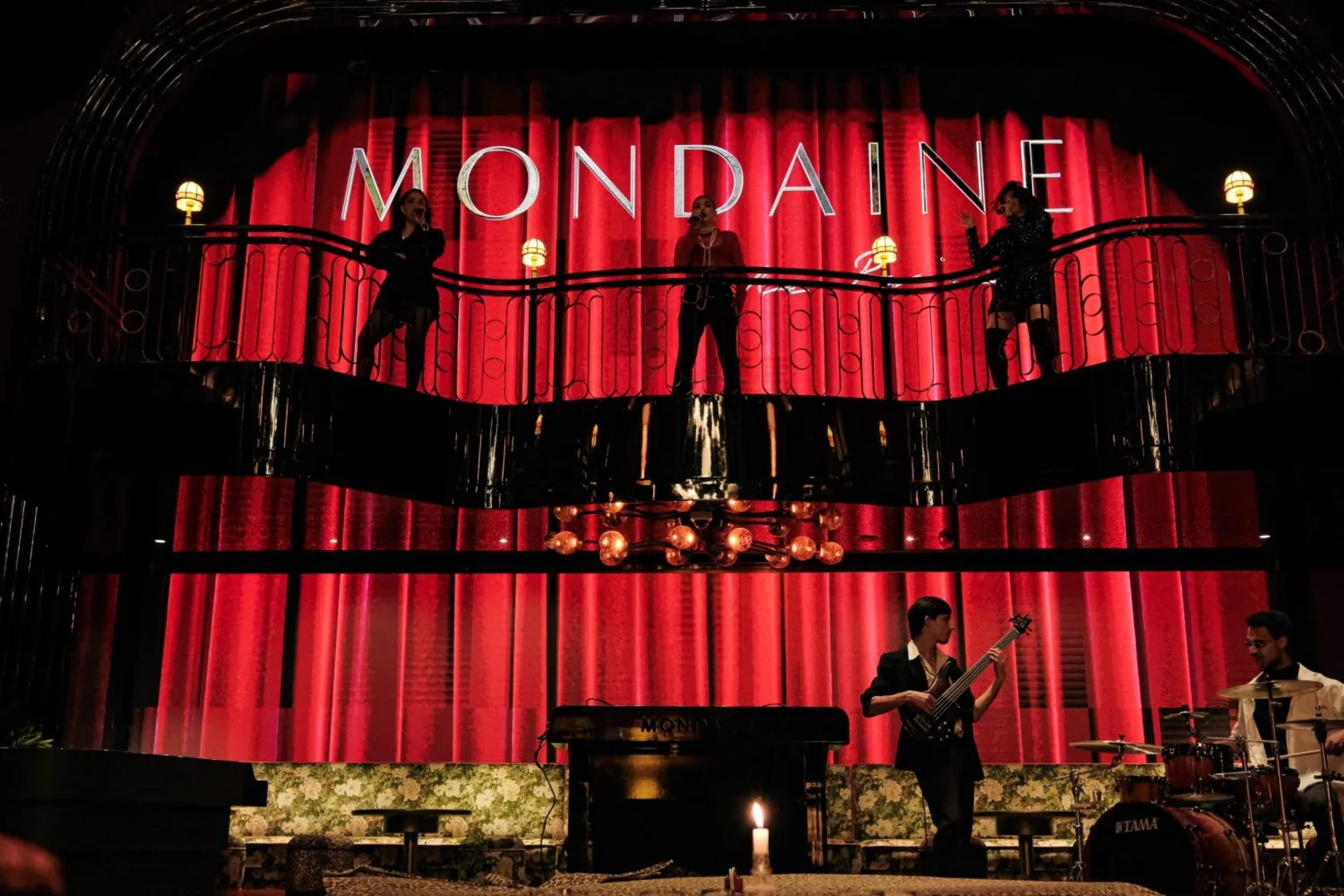 Mondaine de Pariso, a restaurant in Istanbul, Turkey — photo 5